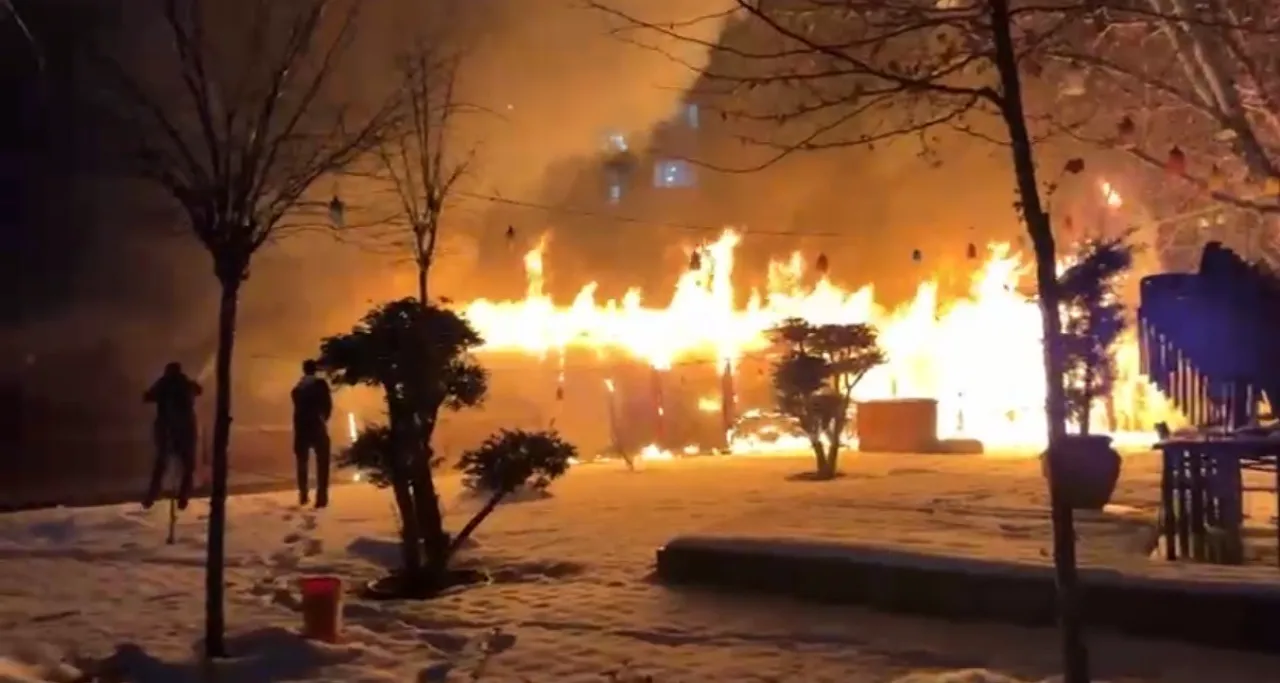 Diyarbakır’da korkutan yangın! Kafe kullanılamaz hale geldi