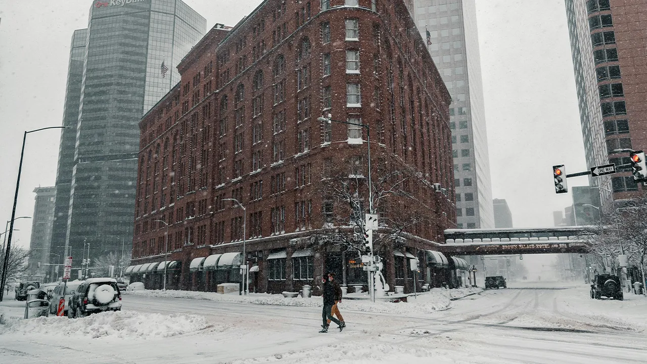 Eksi 45 derece, 30 santim kar! 'Tarihi kış fırtınaları' ABD'yi alarma geçirdi