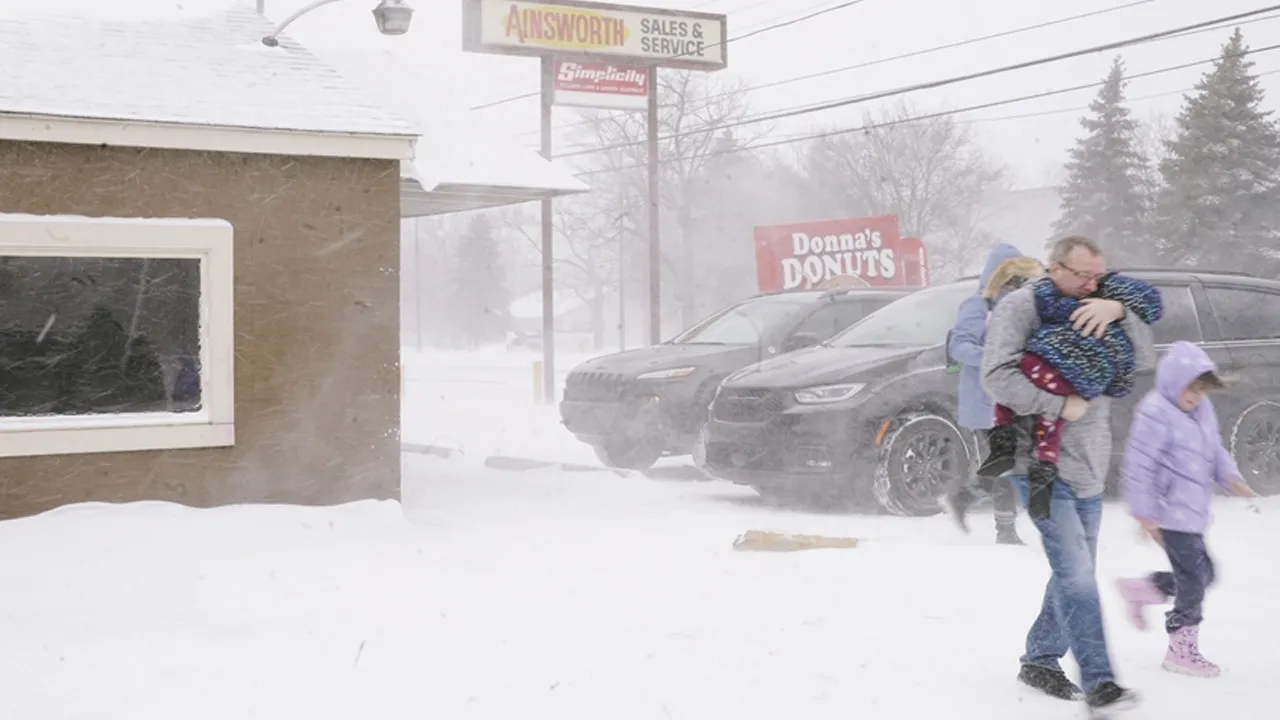 Eksi 45 derece, 30 santim kar! 'Tarihi kış fırtınaları' ABD'yi alarma geçirdi