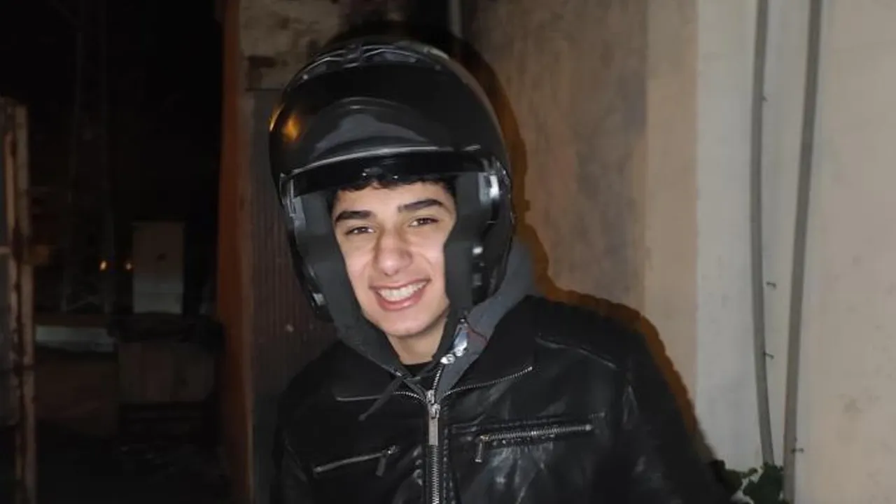 Elektrik direğine saplanan araç 18 yaşındaki gence mezar oldu