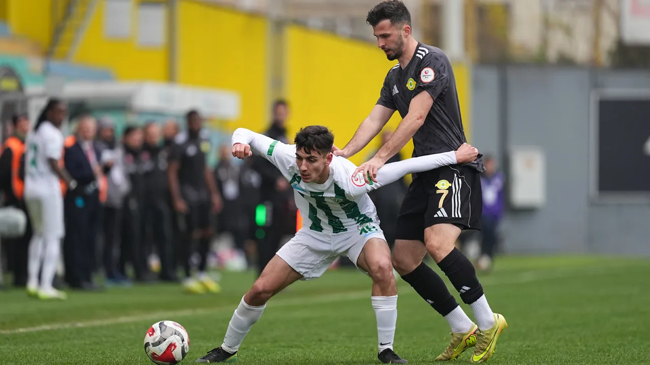 Esenyurt'ta 3 gol, penaltı, kırmızı kart: Esenler Erokspor'dan rahat galibiyet