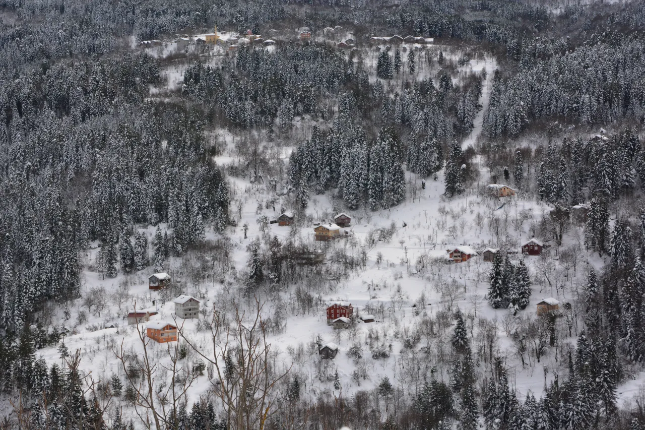 Kastamonu’da dağ köylerindeki asırlık ahşap evlerden kartpostallık manzaralar