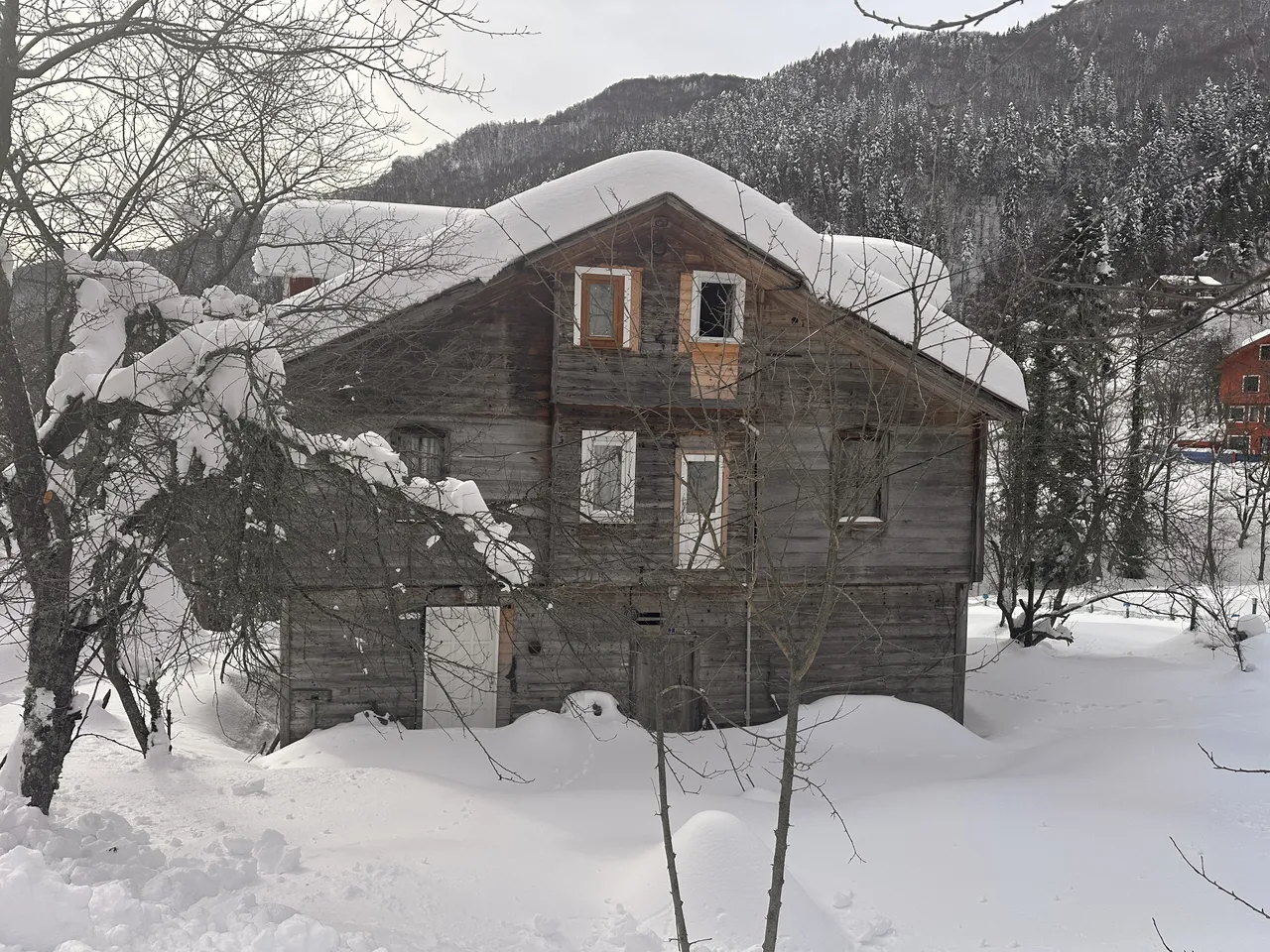 Kastamonu’da dağ köylerindeki asırlık ahşap evlerden kartpostallık manzaralar