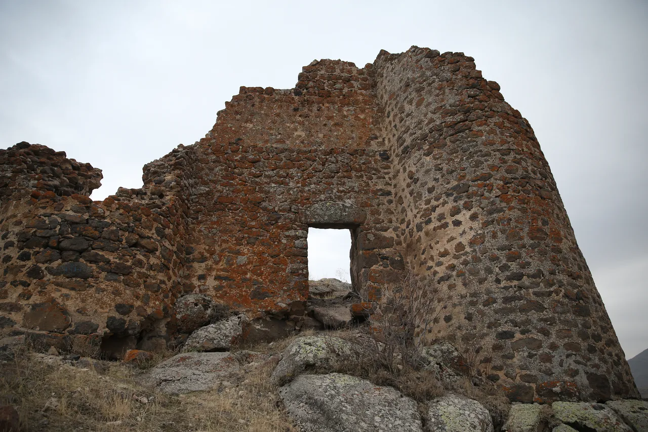 Kayaların üzerinde bin yıllık tarihi miras: Murtaza Kalesi zamana direniyor