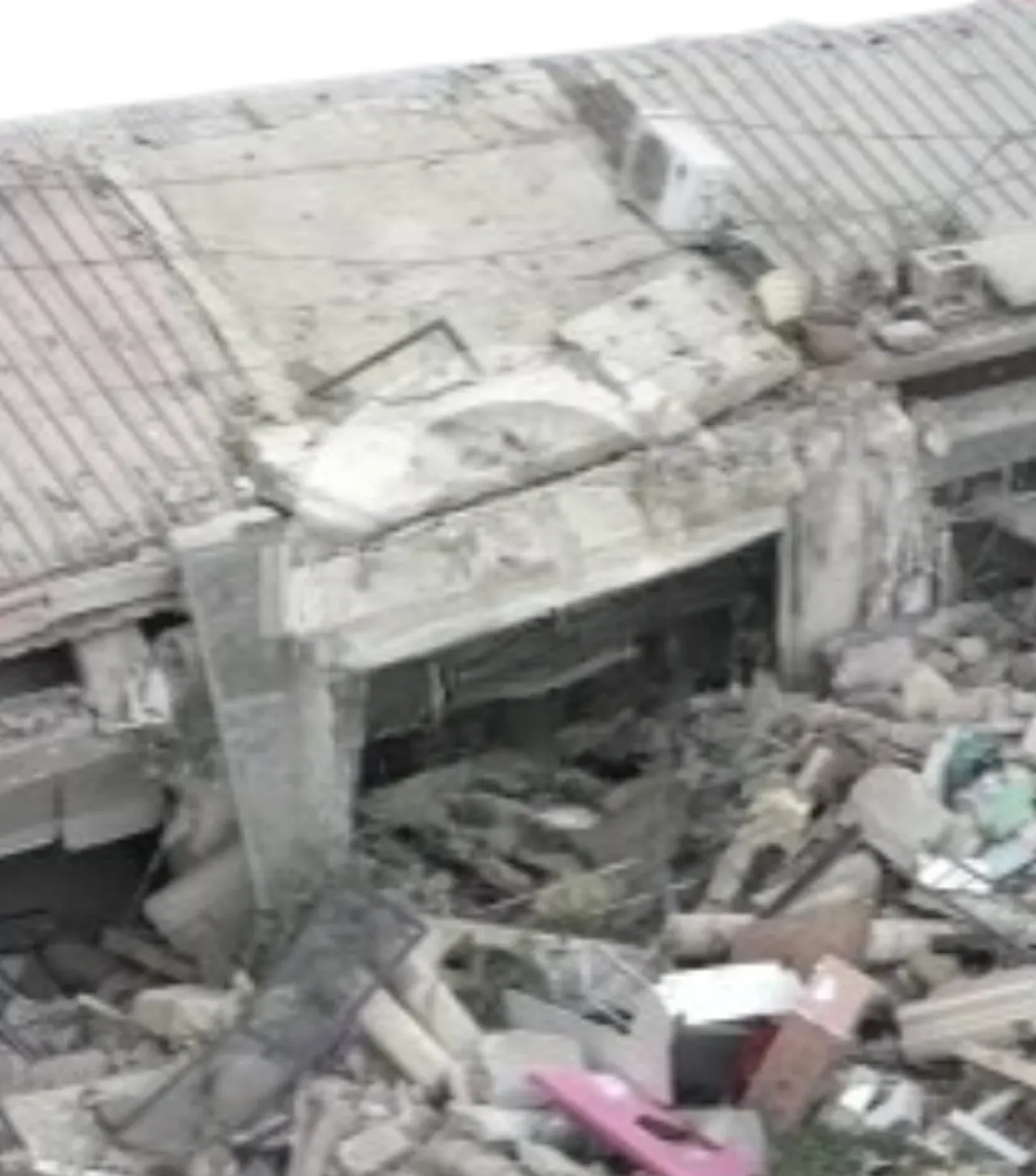 Lübnanda konut binası çöktü! Yaralı ve kayıplar var