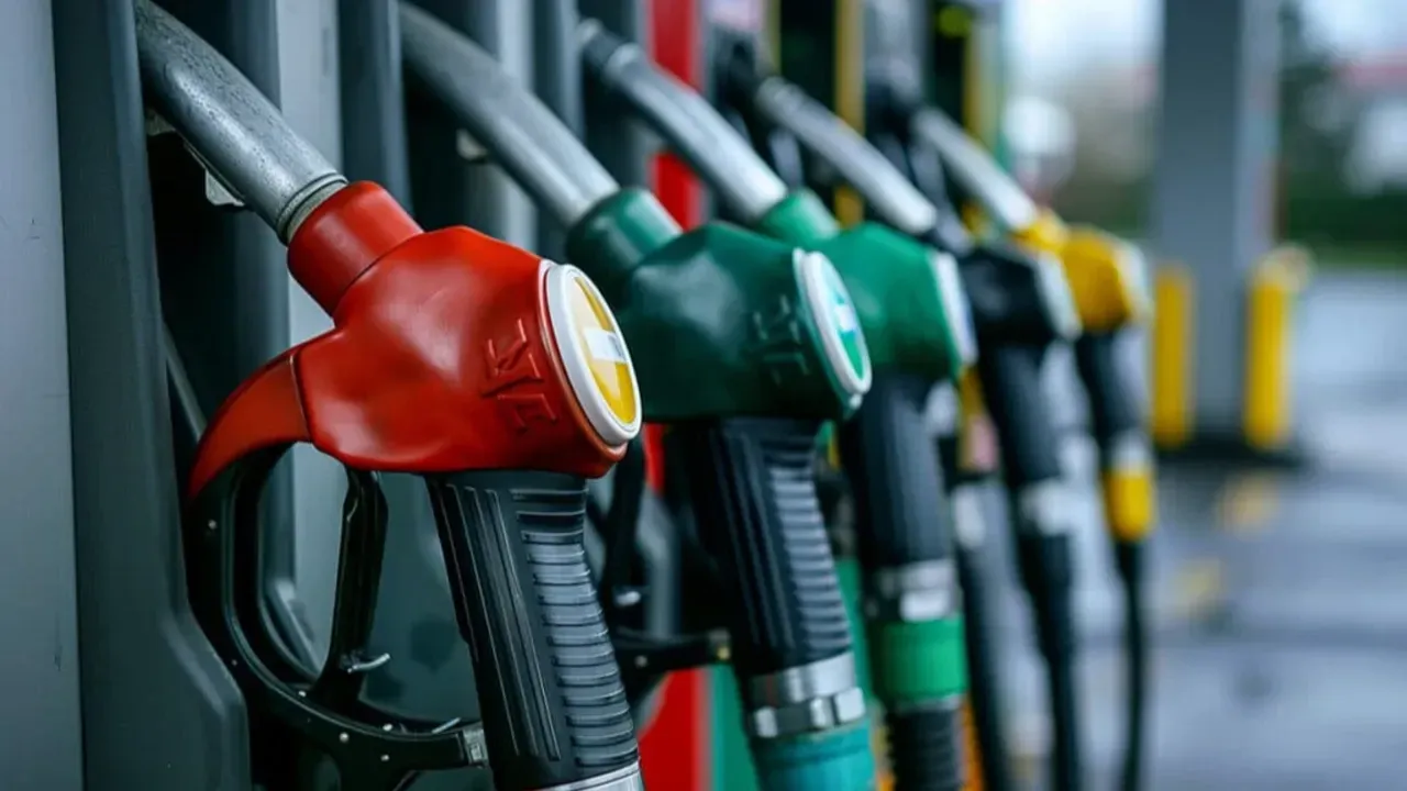 Motorinin ardından sıra benzinde! Akaryakıta peş peşe zam