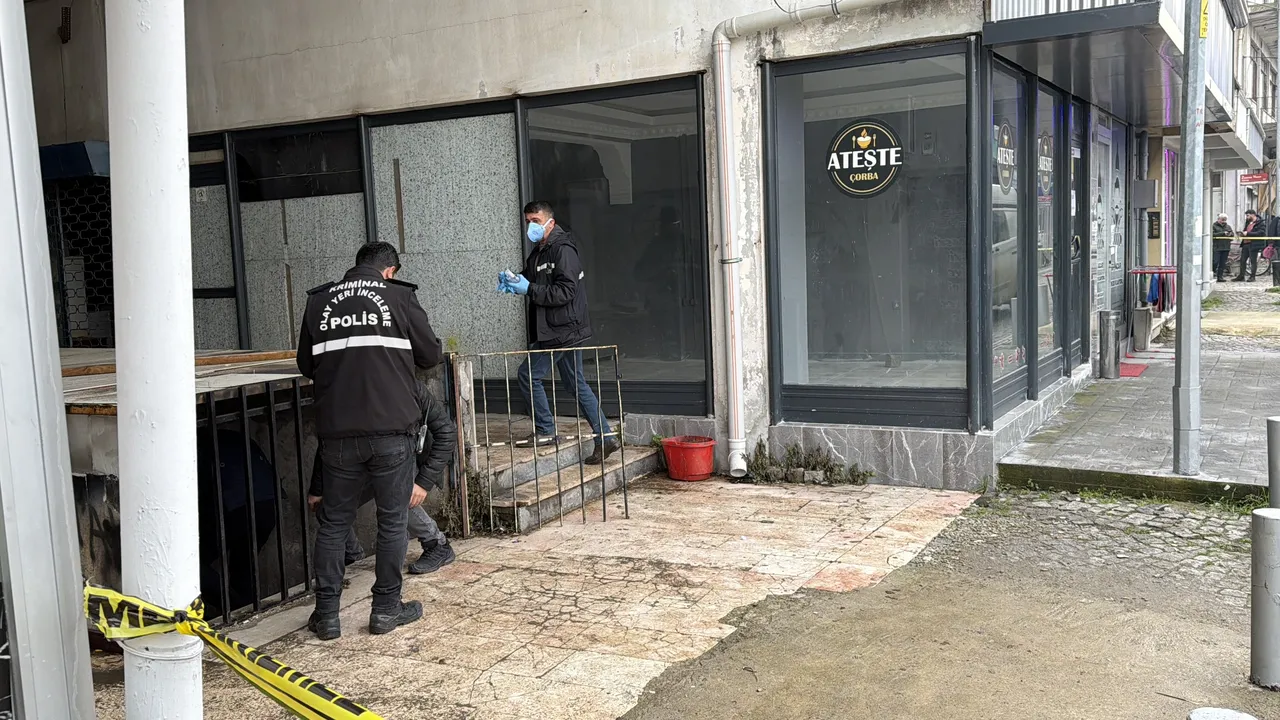 Pasajda şüpheli ölüm: Cesedini vatandaşlar buldu