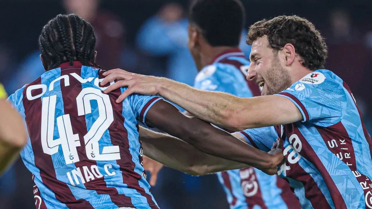 Trabzonspor'un 2 yıldızına büyük ilgi: F.Bahçe de devrede