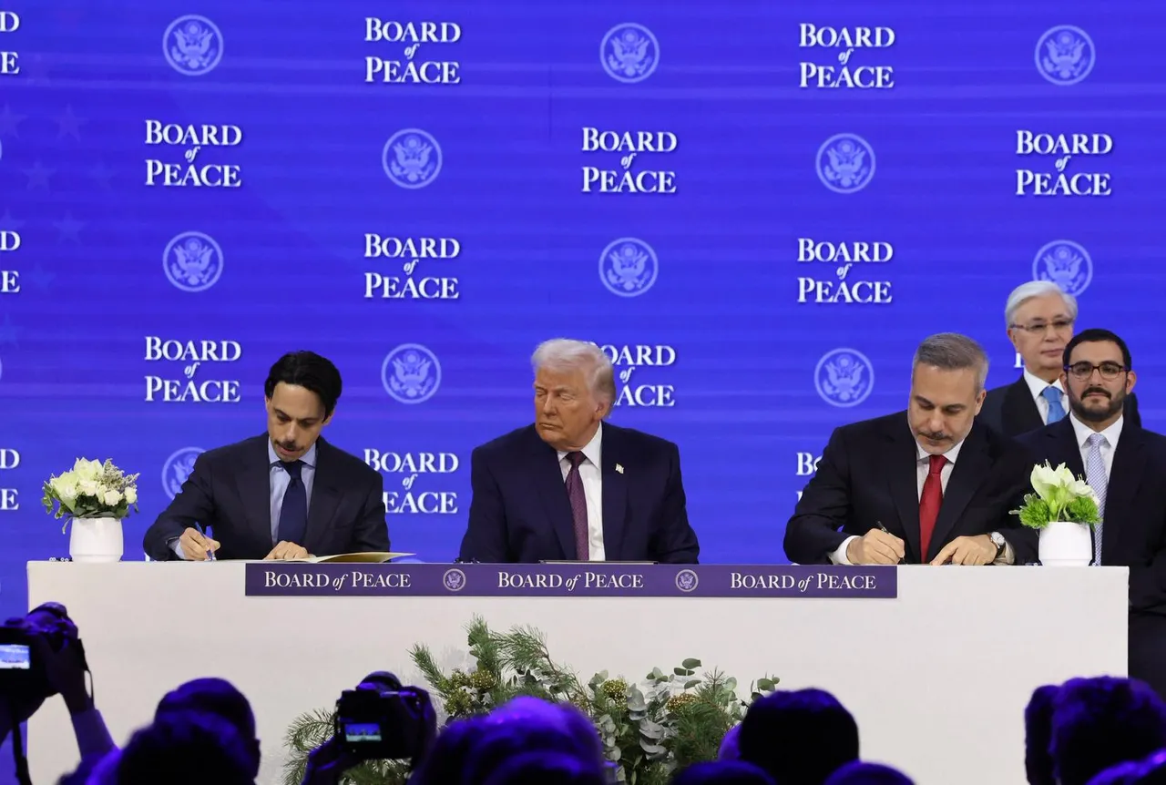 Trump dikkatle izlemişti! Hakan Fidan, zirveye damga vuran kalem detayını açıkladı