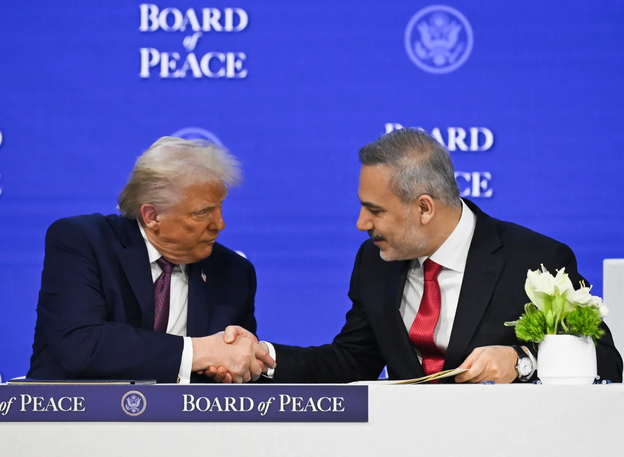 Trump dikkatle izlemişti! Hakan Fidan, zirveye damga vuran kalem detayını açıkladı