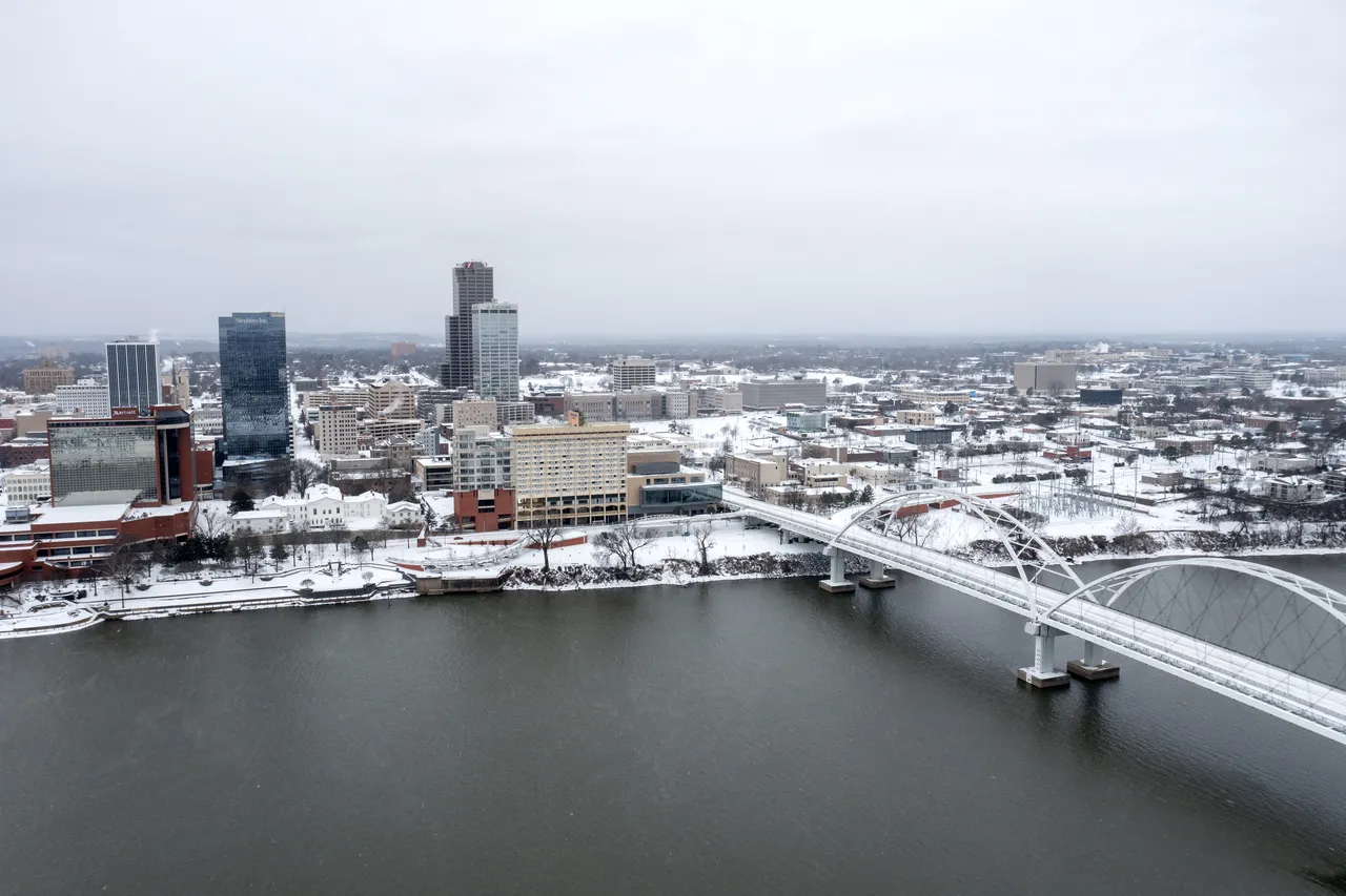 ABDde  tarihi  felaket! 10 binden fazla uçuş iptal, 160 bin hane elektriksiz