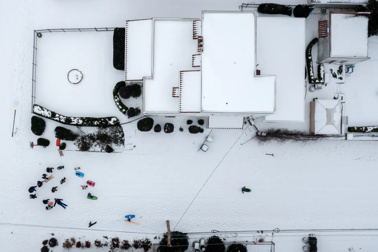 ABDde  tarihi  felaket! 10 binden fazla uçuş iptal, 160 bin hane elektriksiz
