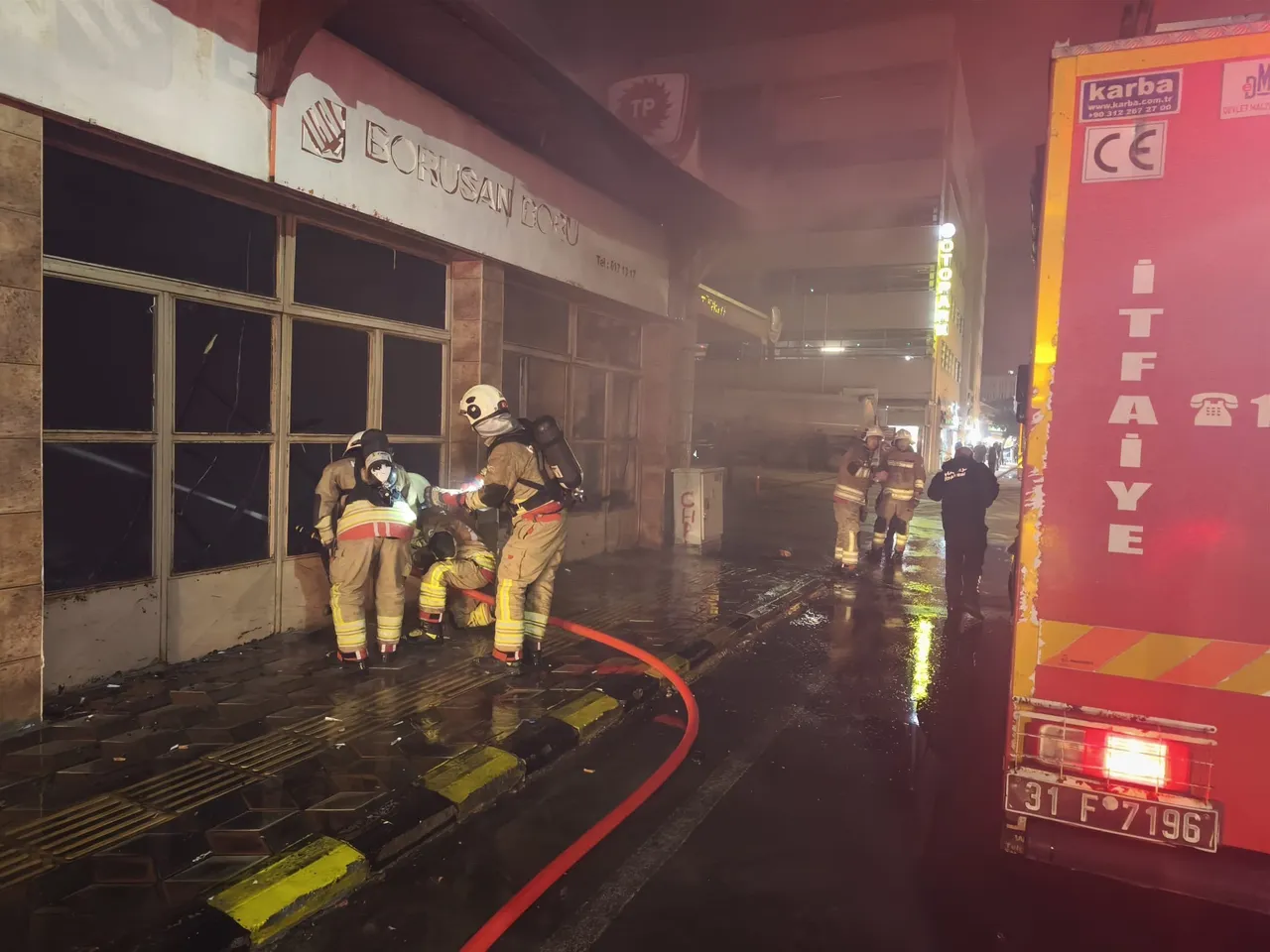 Akaryakıt istasyonunun yanı başında yangın! İtfaiye devreye girdi