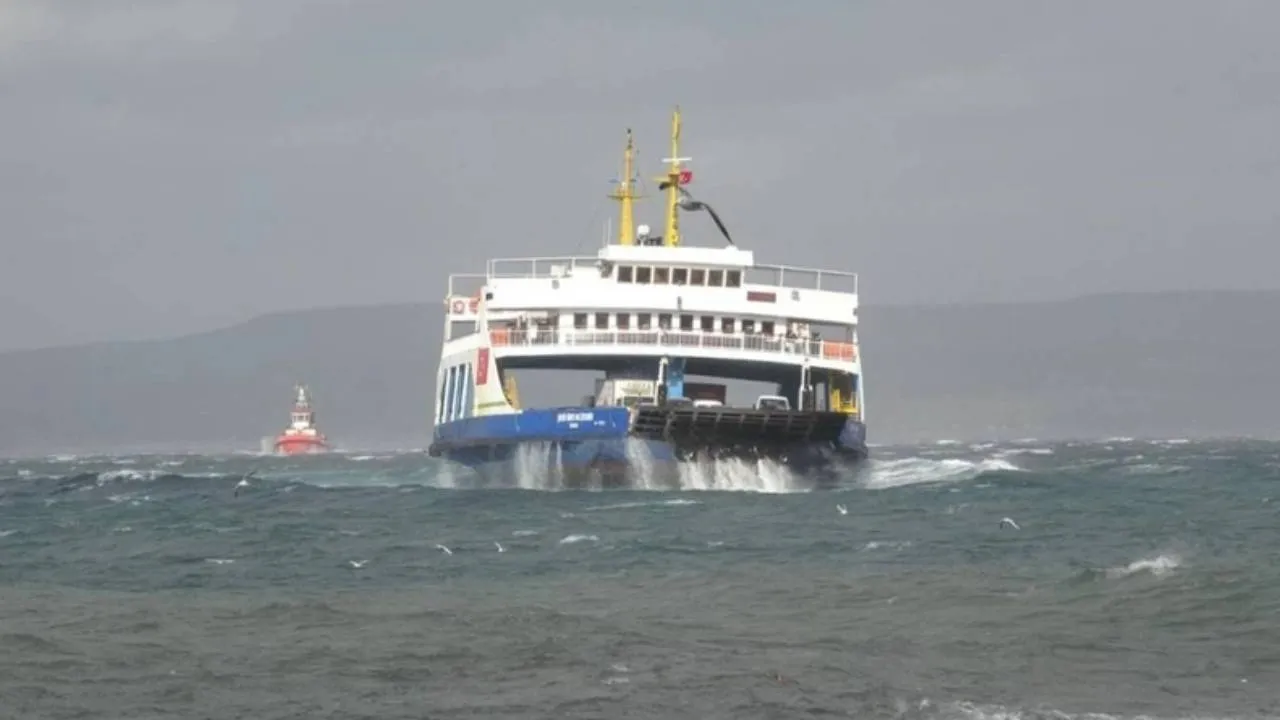 Bozcaada feribot seferlerine olumsuz hava engeli