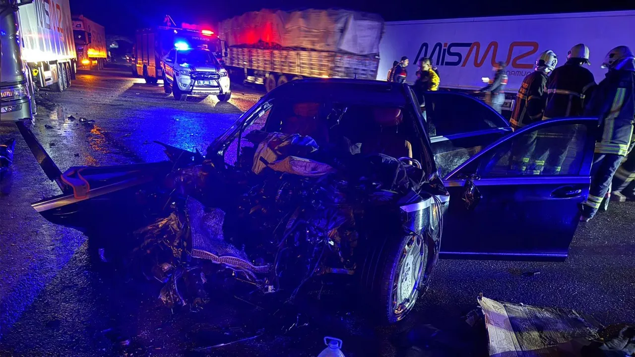 Burdur'da zincirleme kaza! Ölü ve yaralılar var