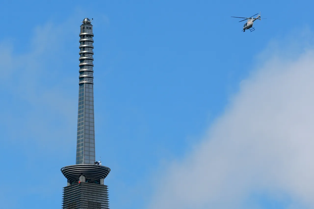 Canlı yayında tarih yazdı! ABDli sporcu Honnold 508 metrelik gökdelene halatsız çıktı