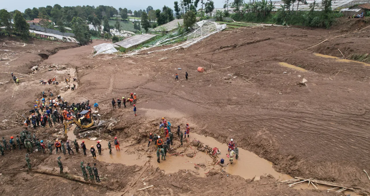 Endonezya’da felaket! Toprak kaymasında can kaybı 25’e çıktı