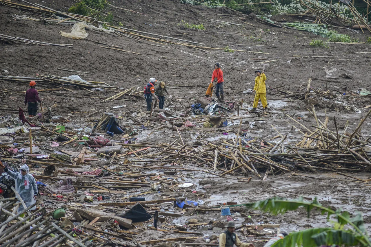 Endonezya’da felaket! Toprak kaymasında can kaybı 25’e çıktı