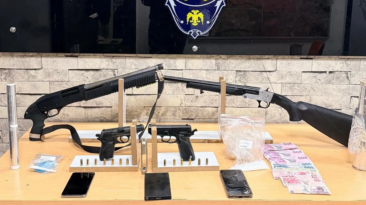 Gaziantep'te silah ve uyuşturucuyla yakalanan 4 kişi gözaltına alındı