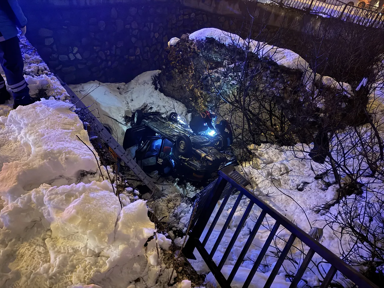 Kahramanmaraşta otomobil köprüden uçtu! Yaralılar var