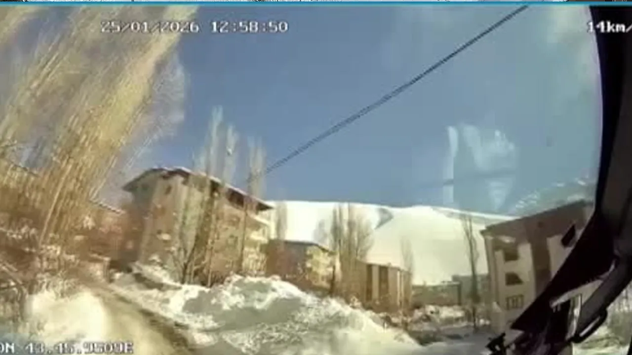 Kahreden ölüm! Kızakla kayan çocuk otobüsün altında kaldı