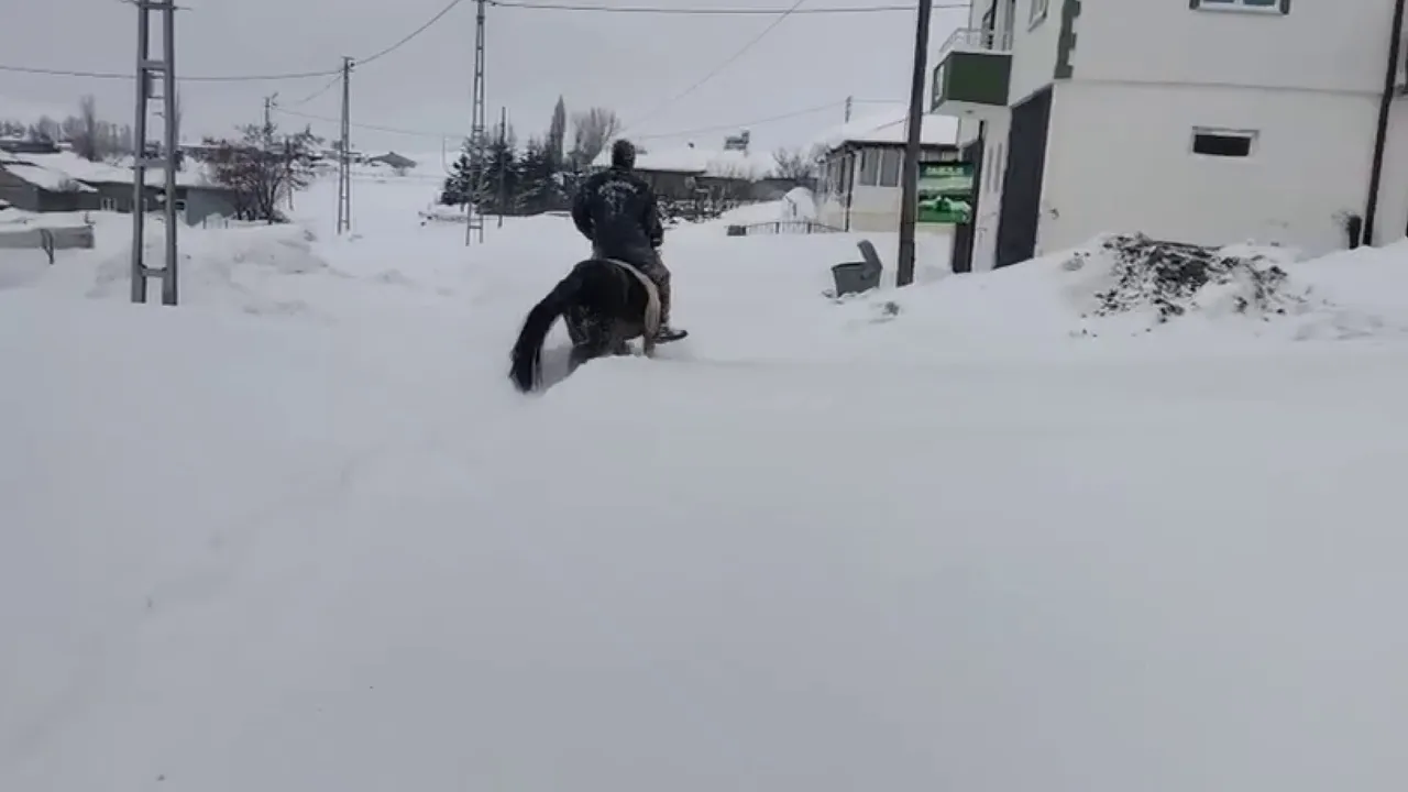 Kar kalınlığı 2 metreyi aştı! Son 15 yılın en fazla yağışı