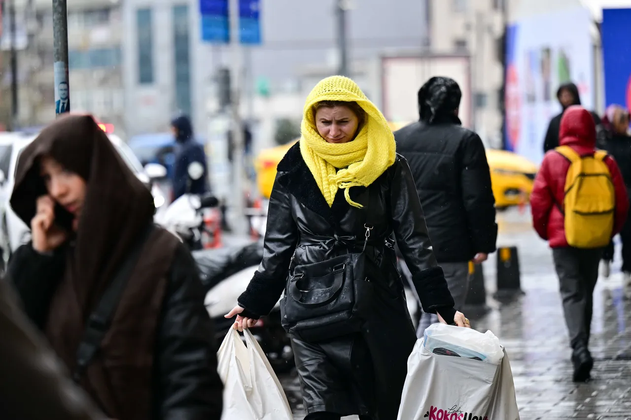 Meteoroloji’den 3 ilde kar, 11 ilde sağanak alarmı! Kış geri dönüyor