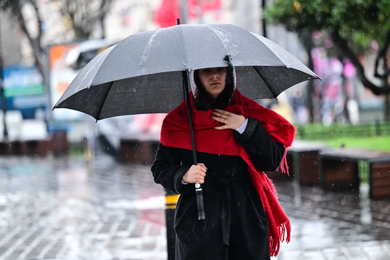 Meteoroloji’den 3 ilde kar, 11 ilde sağanak alarmı! Kış geri dönüyor