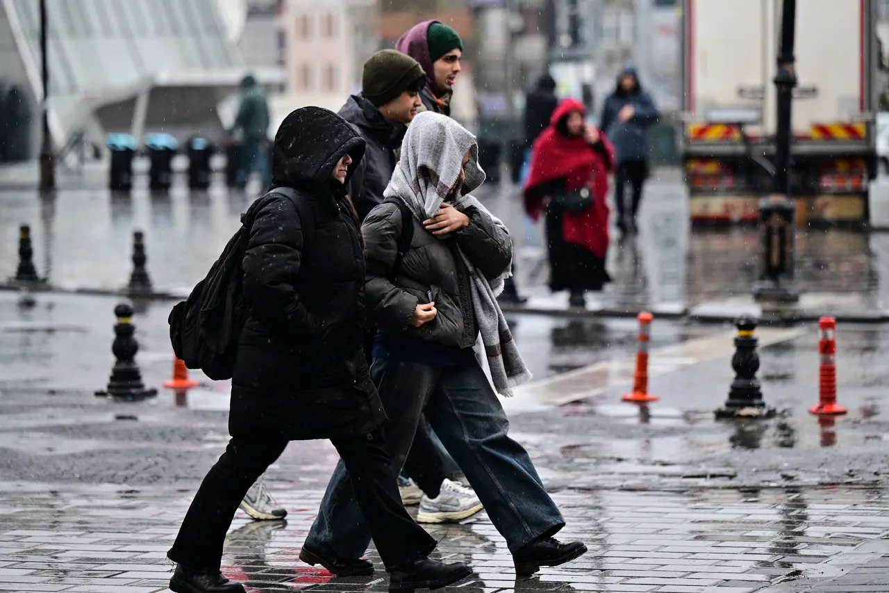 Meteoroloji’den 3 ilde kar, 11 ilde sağanak alarmı! Kış geri dönüyor