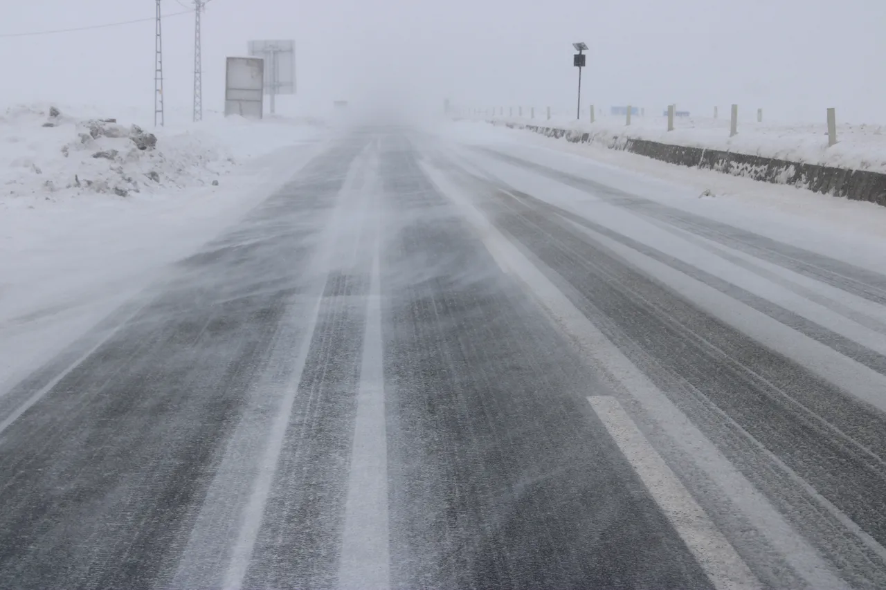 Meteoroloji’den 3 ilde kar, 11 ilde sağanak alarmı! Kış geri dönüyor