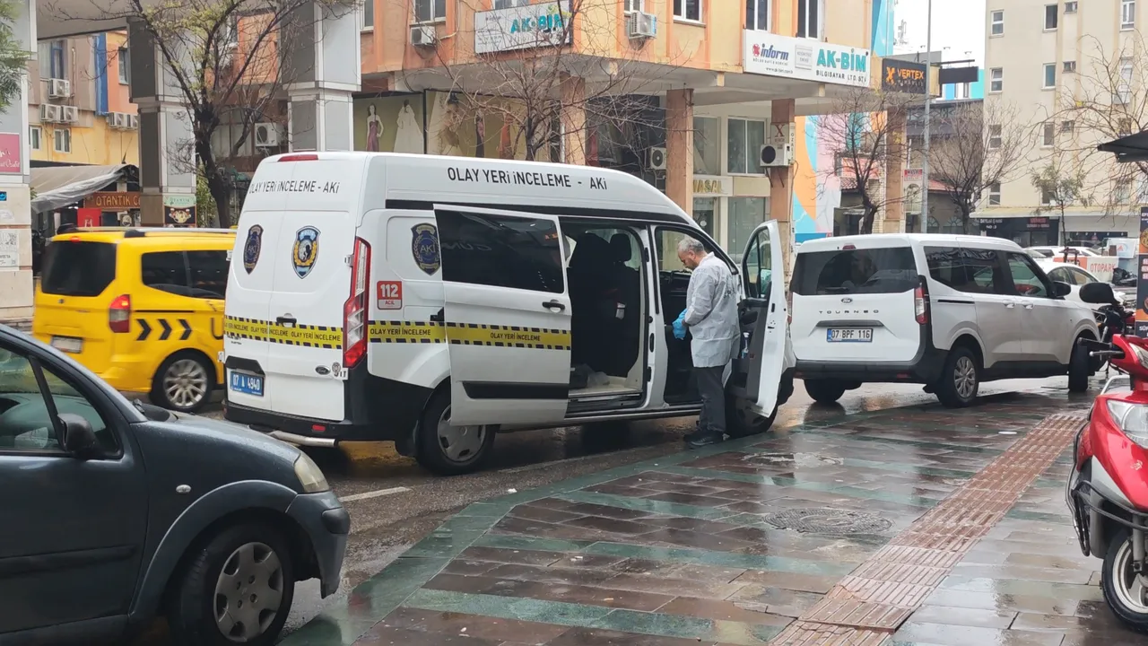 Otel odasında şüpheli ölüm! Avucundaki kafa karıştırdı