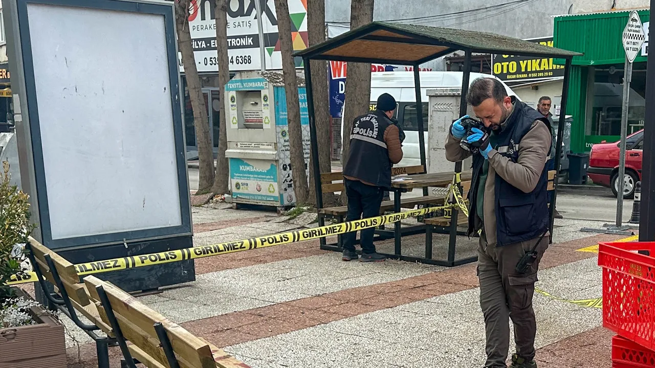 Parkta iş arkadaşını bıçaklayıp ağır yaraladı!