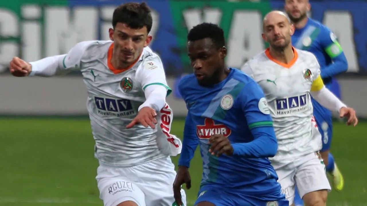 Rize'deki maçta 2 gol ve 2 kırmızı kart!