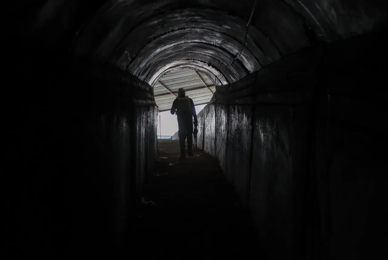 Terör örgütünün Suriye'deki gizli ağı: Evlerinden altından birbirine bağlanan tüneller çıktı!