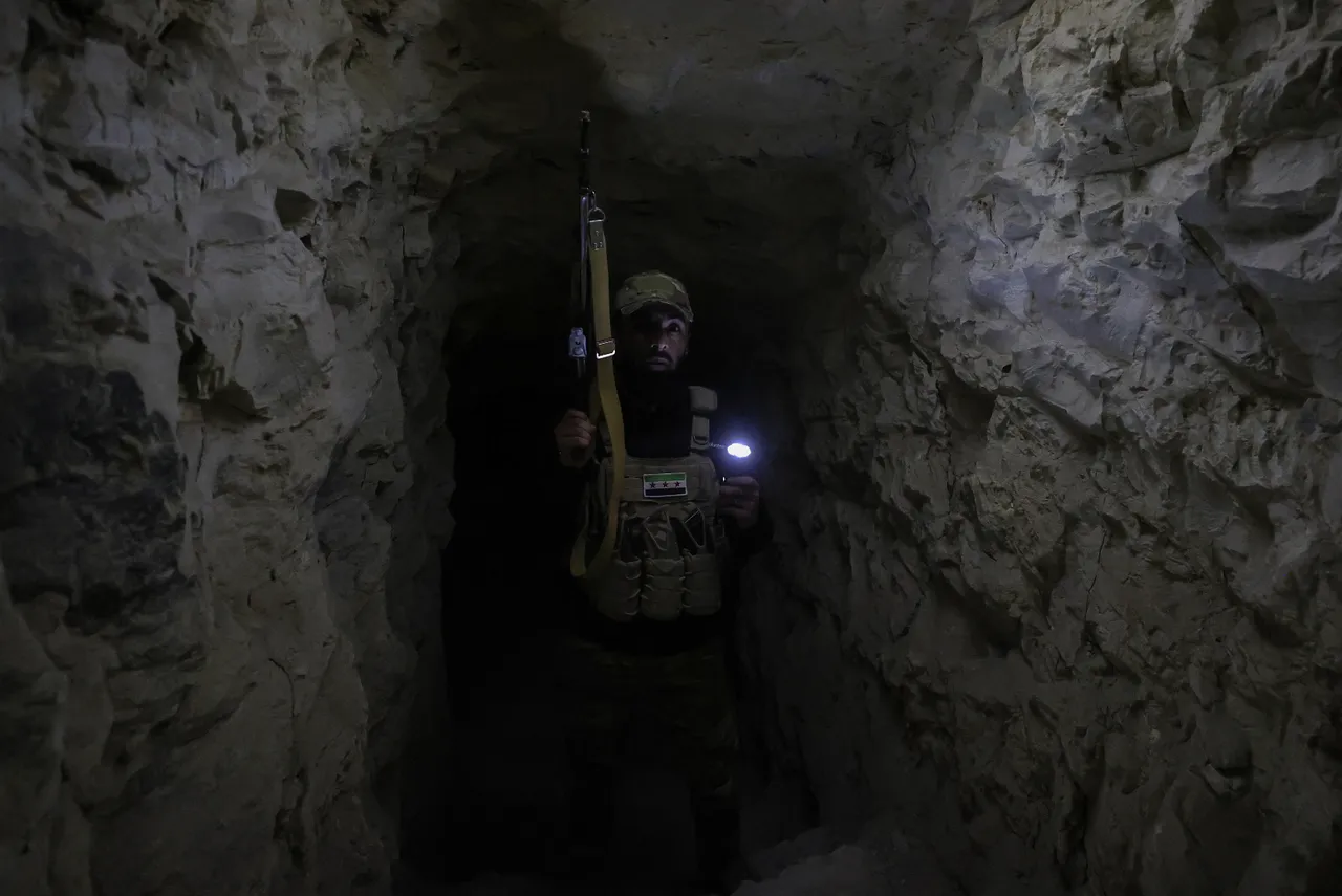 Terör örgütünün Suriye'deki gizli ağı: Evlerinden altından birbirine bağlanan tüneller çıktı!