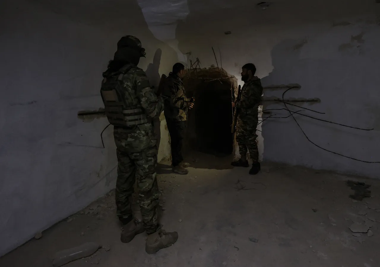 Terör örgütünün Suriye'deki gizli ağı: Evlerinden altından birbirine bağlanan tüneller çıktı!