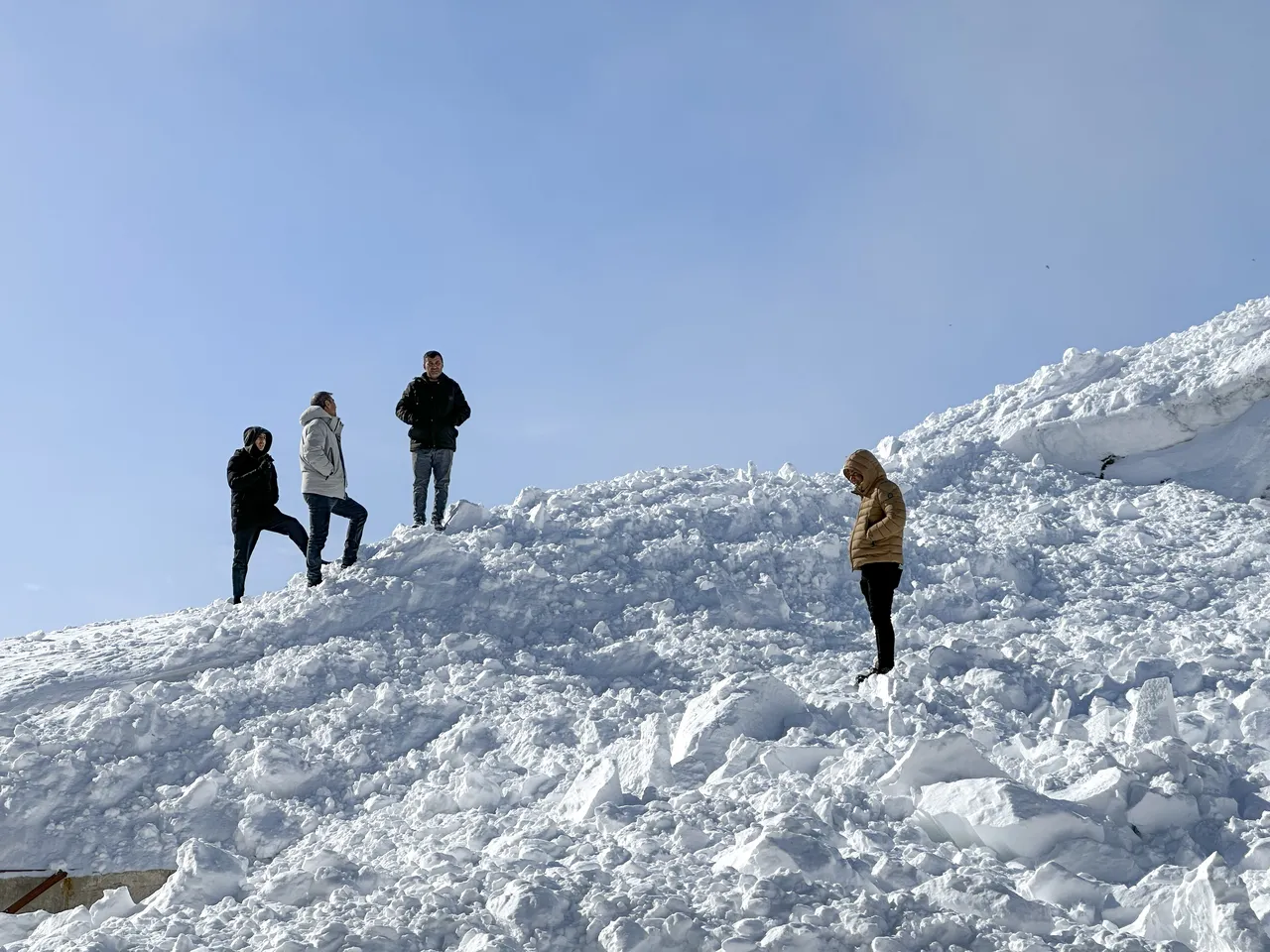 Vanda peş peşe çığ felaketi! Faciadan dönüldü