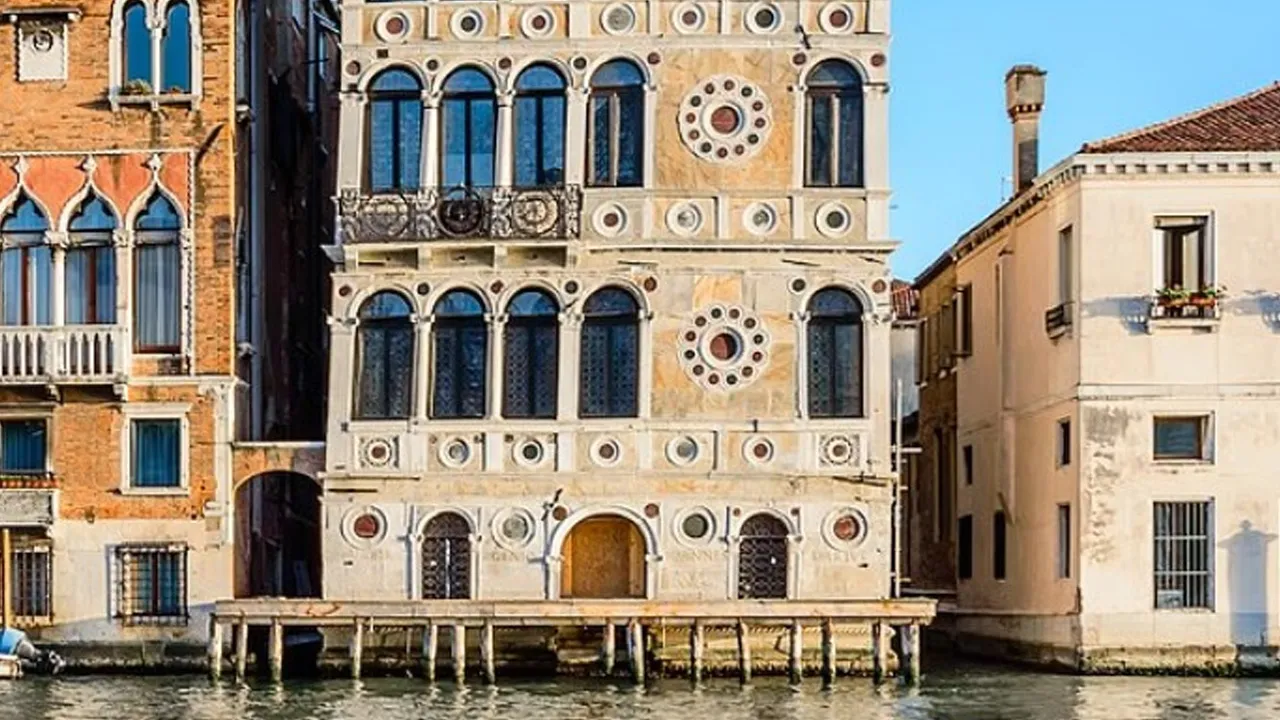 Venedik’in lanetli sarayı alıcısını bekliyor