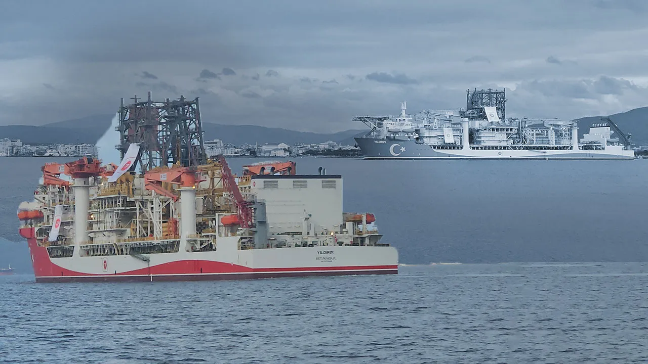 'Yıldırım' görev için Çanakkale Boğazı'ndan geçti! Mart sonunda Karadeniz'de gaz arayışı başlayacak 