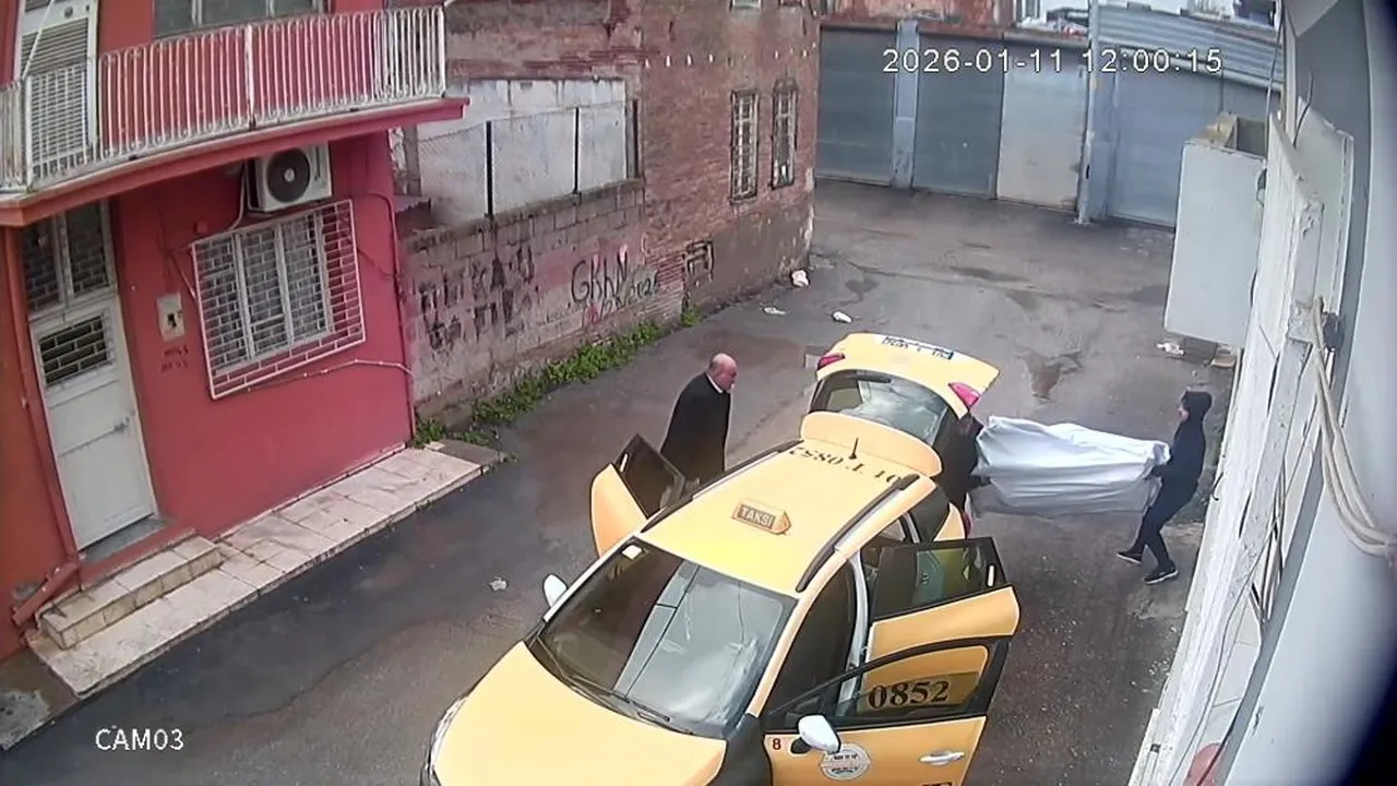 Adana'da akılalmaz hırsızlık: Tavanı delip 148 bisiklet çaldılar!