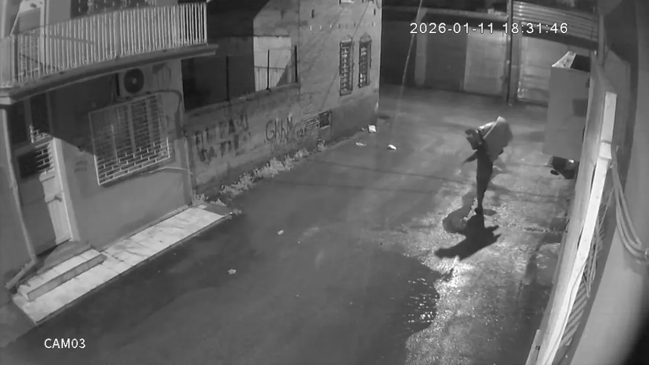 Adana'da akılalmaz hırsızlık: Tavanı delip 148 bisiklet çaldılar!