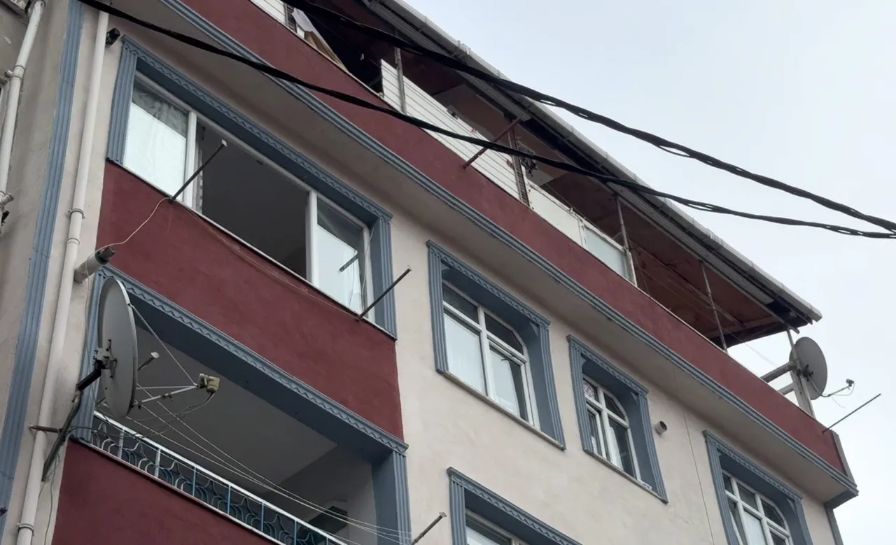 Bir evde 3 kişinin cesedi bulundu