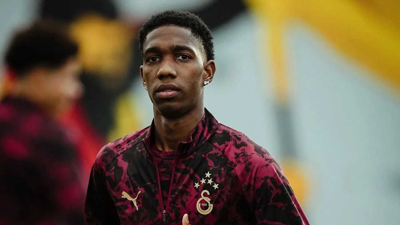 Galatasaray'da yeni transfer takımla ilk antrenmanına çıktı