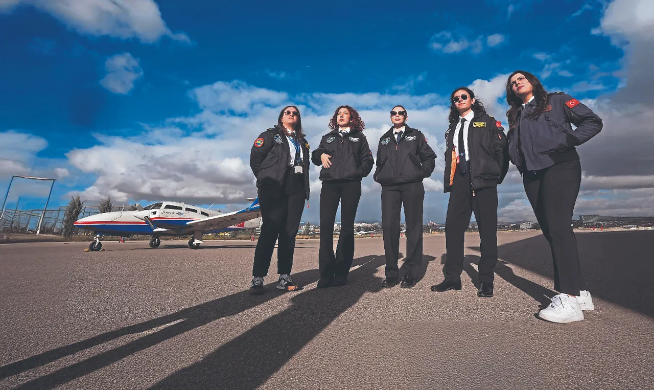 Gökyüzüne sevdalı mektepli kadın pilotlar
