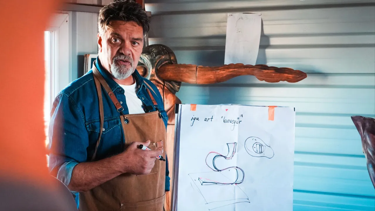 Havalimanında hatıralar canlandı! Beyazıt Öztürk’ün eserleri sergileniyor