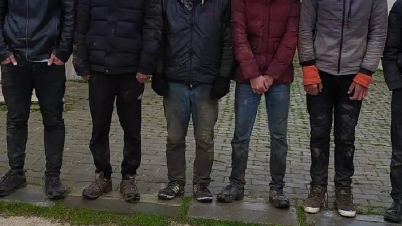 İki kentte düzensiz göçmen denetimi: 15 kişi yakalandı!