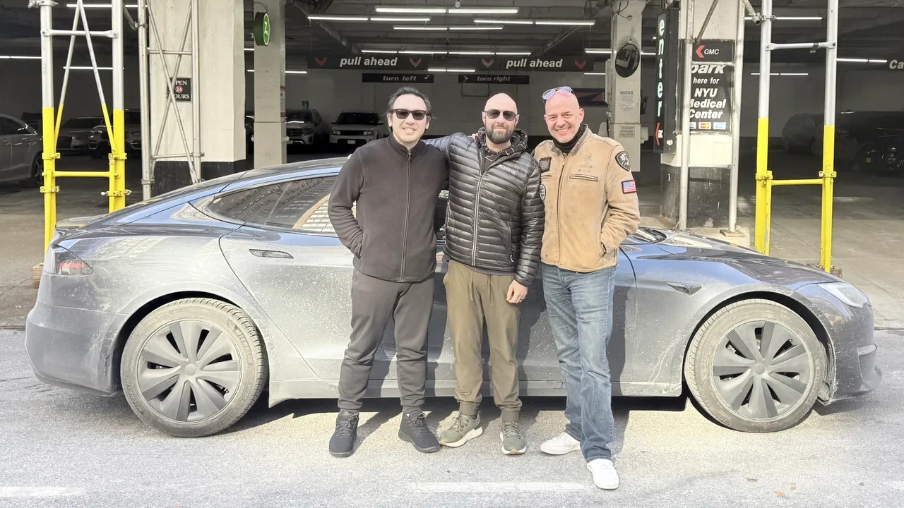 Kar fırtınası bile durduramadı! Tesla'dan 5 bin kilometrelik rekor otonom sürüş