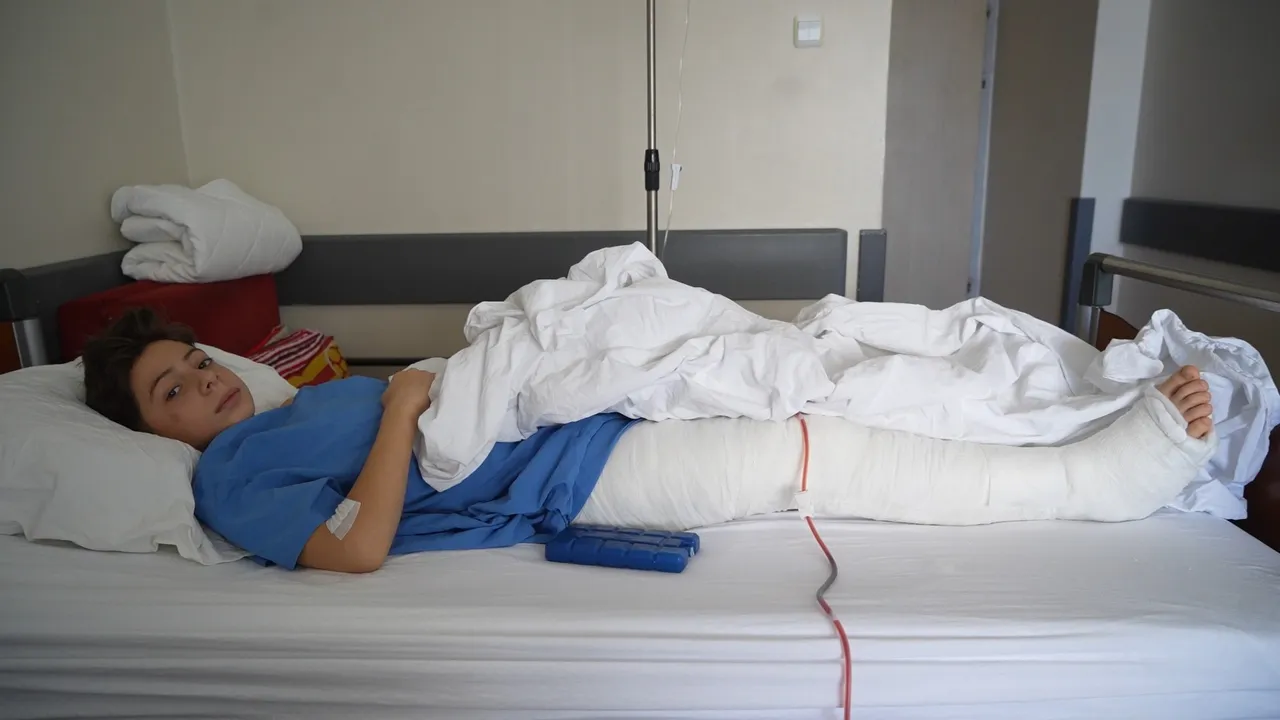 Kayak yaparken küçücük çocuğa çapıp kaçtılar! Kalça kemiği kırıldı