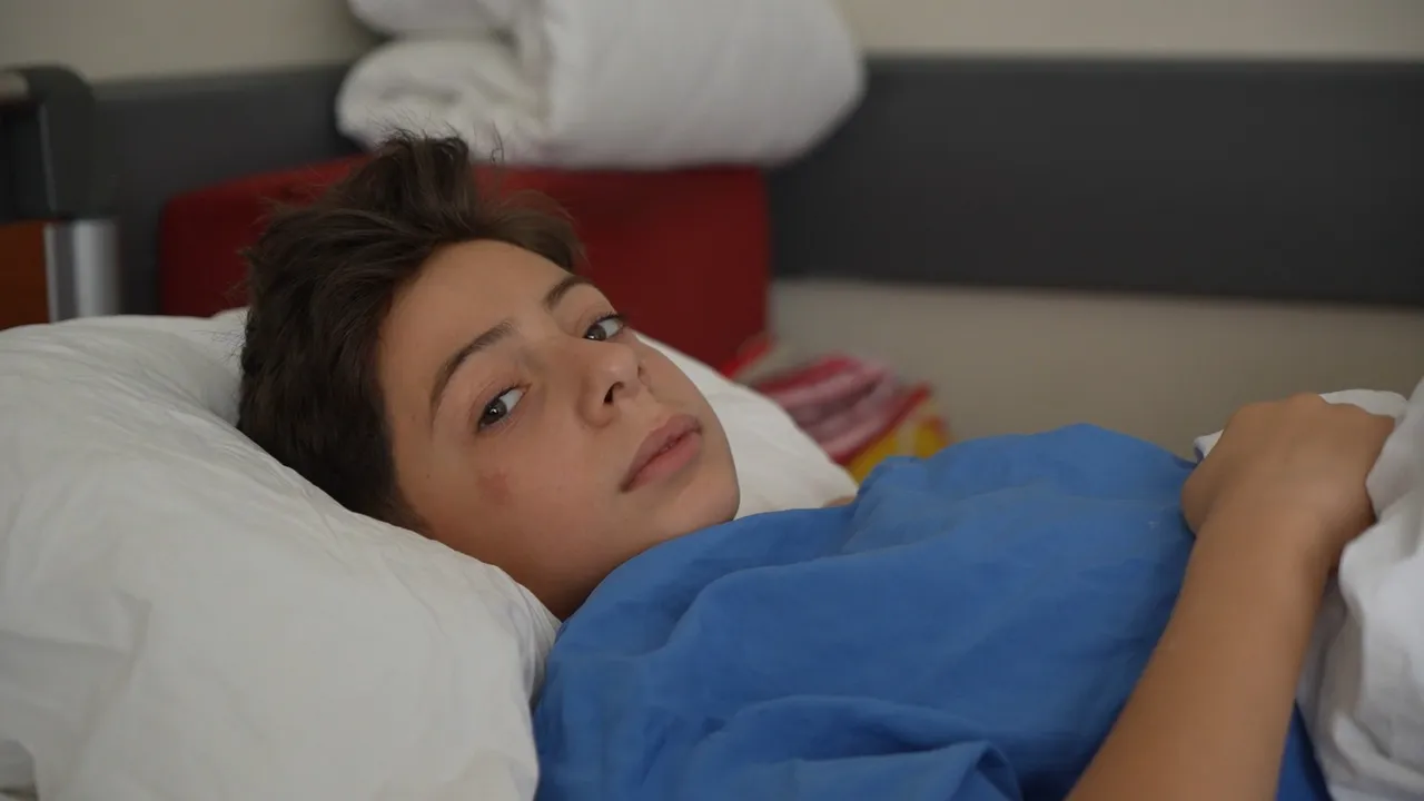 Kayak yaparken küçücük çocuğa çapıp kaçtılar! Kalça kemiği kırıldı