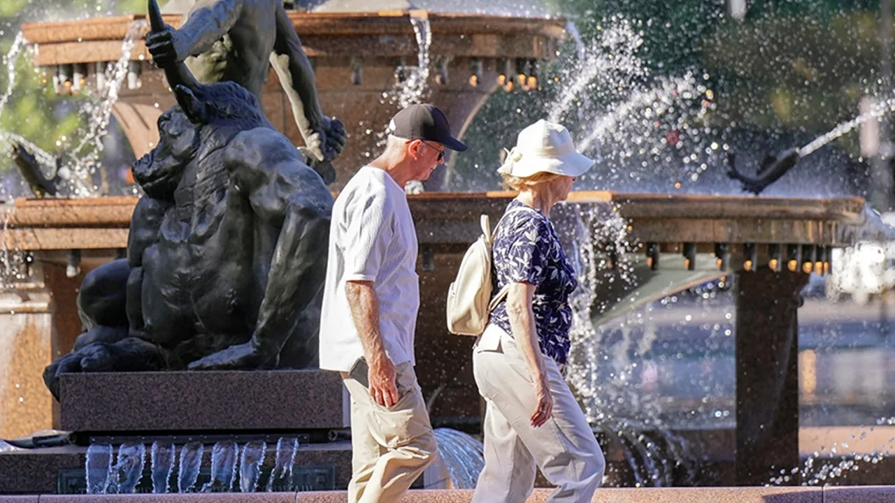 Sıcaklık rekora koşuyor, yangın riski zirvede! Termometreler 50 dereceye dayandı